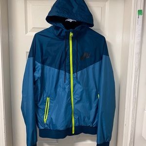 Nike hooded wind breaker - size M